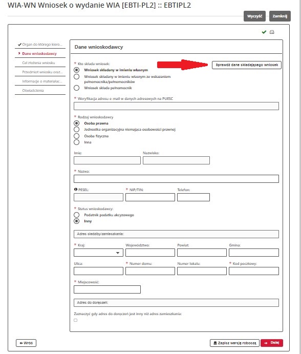 fragment ekranu systemu PUESC, z czerwoną strzałką wskazującą na tekst: „Sprawdź dane składającego wniosek”